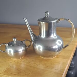 Mid-Century Daalderop Royal Holland Pewter Silver Teapot and Sugar Bowl Set